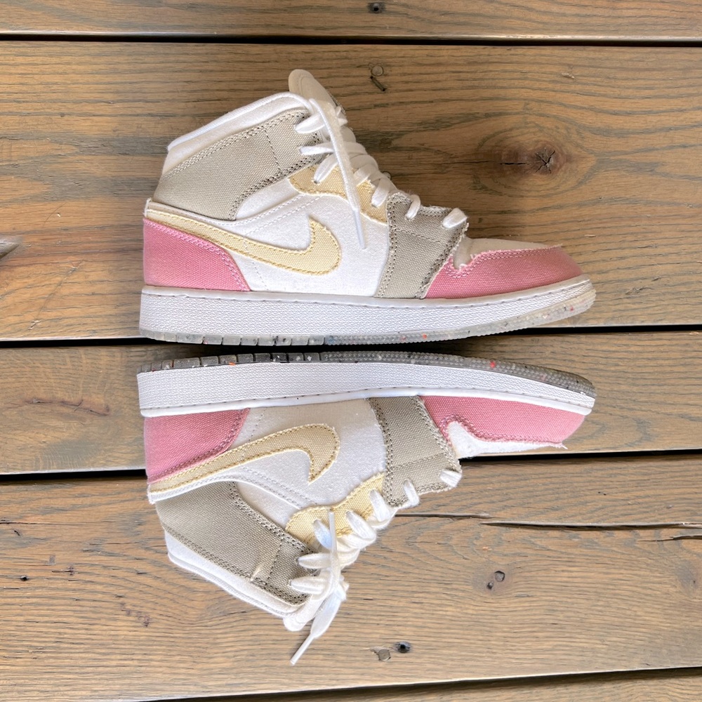 Jordan 1 Mid SE - Pastel Vivid Green Grind (GS) - Size 5